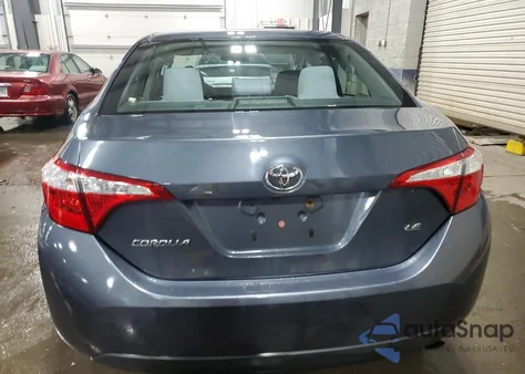 2015 Toyota Corolla Le z USA, uszkodzony, nr VIN 2T1BURHE8FC357393
